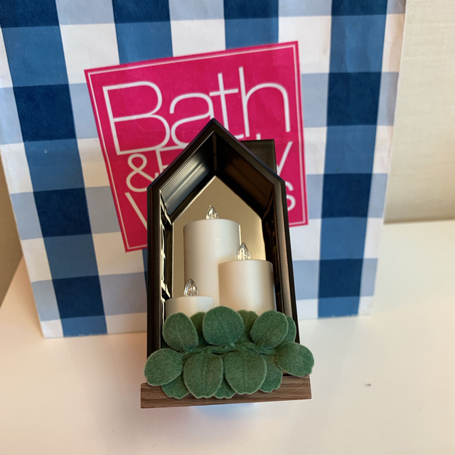 Bath & Body Works(バスアンドボディーワークス)の【新品】バスアンドボディワークス ウォールフラワー プラグ キャンドル コスメ/美容のリラクゼーション(アロマポット/アロマランプ/芳香器)の商品写真