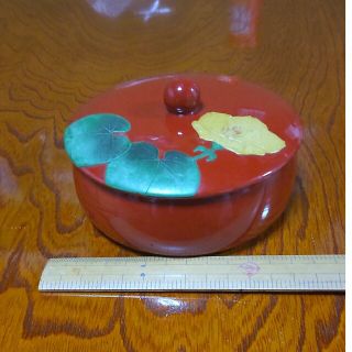 琉球塗りの菓子器(漆芸)