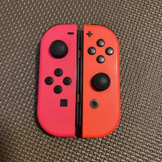 ニンテンドースイッチ(Nintendo Switch)の任天堂ジョイコンネオンピンク、ネオンレッド(家庭用ゲーム機本体)