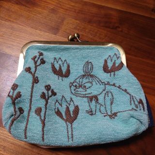 ムーミン(MOOMIN)のMOOMINリトルミィ　刺繍　がま口ポーチ　水色　ベージュ(キャラクターグッズ)