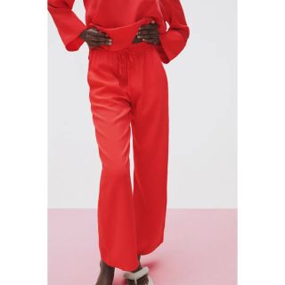 ザラ(ZARA)のZARA ストレートフィットフレイドパンツ　新品未使用(カジュアルパンツ)