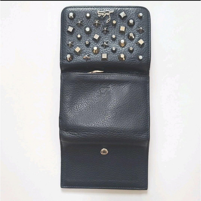 Christian Louboutin(クリスチャンルブタン)のクリスチャン・ルブタン　レザー　スタッズ　三つ折り財布 レディースのファッション小物(財布)の商品写真