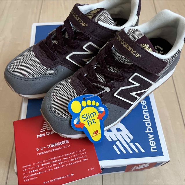 New Balance(ニューバランス)の【新品】19.0　ニューバランス　スニーカー　KV996 キッズ/ベビー/マタニティのキッズ靴/シューズ(15cm~)(スニーカー)の商品写真