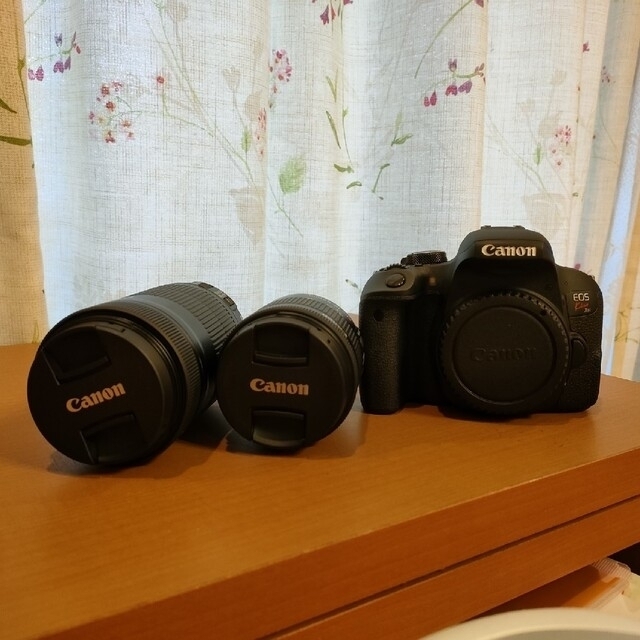 Canon(キヤノン)のCanon EOS KISS X9i Wズームキット スマホ/家電/カメラのカメラ(デジタル一眼)の商品写真