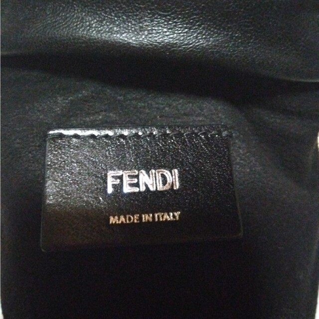 FENDI(フェンディ)の超美品　フェンディ　ドローストリング　ポーチ　ポシェット レディースのバッグ(ショルダーバッグ)の商品写真