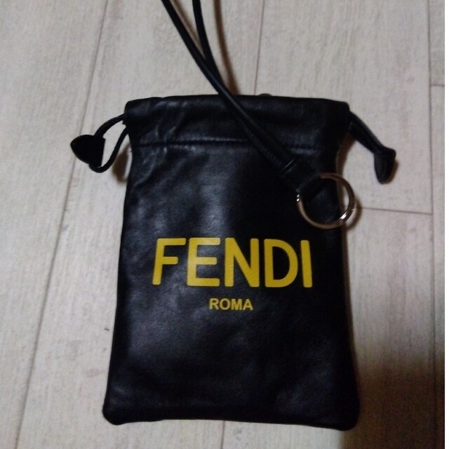 FENDI(フェンディ)の超美品　フェンディ　ドローストリング　ポーチ　ポシェット レディースのバッグ(ショルダーバッグ)の商品写真