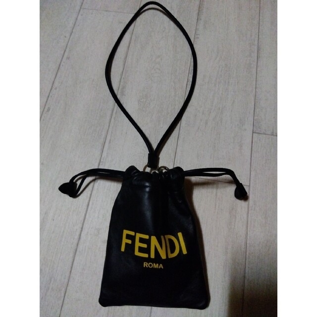 FENDI(フェンディ)の超美品　フェンディ　ドローストリング　ポーチ　ポシェット レディースのバッグ(ショルダーバッグ)の商品写真