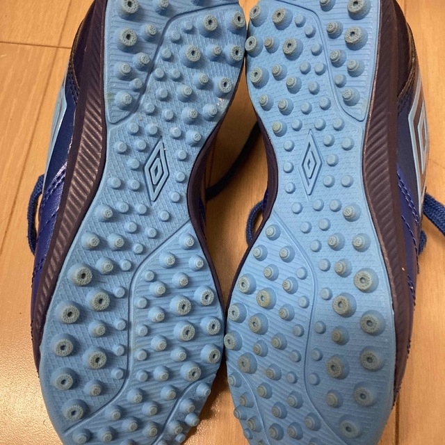 UMBRO(アンブロ)のumbro サッカーシューズ　19cm 【used品】 スポーツ/アウトドアのサッカー/フットサル(シューズ)の商品写真