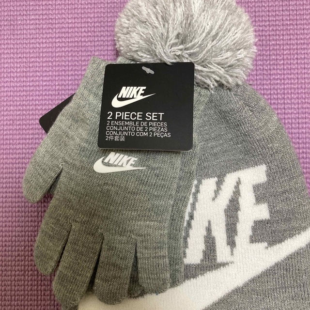 NIKE(ナイキ)のナイキ　ニット帽&手袋セット キッズ/ベビー/マタニティのこども用ファッション小物(帽子)の商品写真