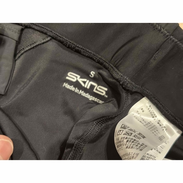 SKINS(スキンズ)のスキンズ ウィメンズ ハーフタイツ スポーツ/アウトドアのトレーニング/エクササイズ(トレーニング用品)の商品写真