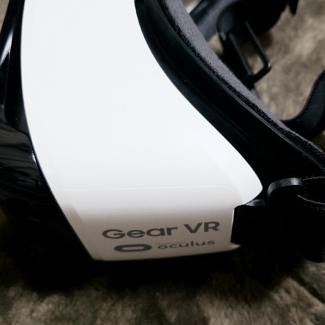 SAMSUNG(サムスン)のSAMSUNG SM-R322NZWAXJP　Gear VR ゴーグル スマホ/家電/カメラのスマートフォン/携帯電話(その他)の商品写真