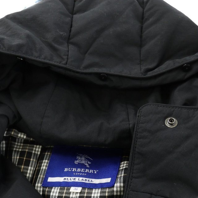 BURBERRY BLUE LABEL(バーバリーブルーレーベル)のバーバリーブルーレーベル ダウンコート フード 裏地チェック 38 M 黒 レディースのジャケット/アウター(ダウンコート)の商品写真