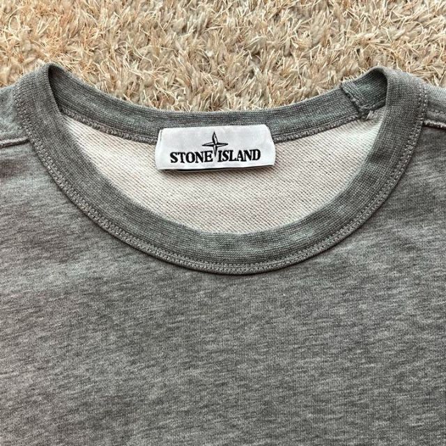 STONE ISLAND(ストーンアイランド)の【未使用に近い】Stone Island スゥエット グレー Mサイズ メンズのトップス(スウェット)の商品写真