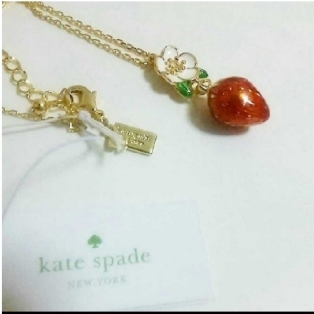 kate spade new york(ケイトスペードニューヨーク)の【新品】kate spade ケイトスペード ネックレス　いちご　パーフェクトス レディースのアクセサリー(ネックレス)の商品写真