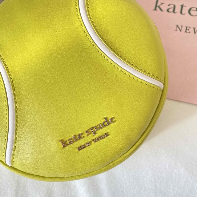 kate spade new york(ケイトスペードニューヨーク)のケイトスペード　ショルダーバッグ　テニス　ボール　ハンドバッグ　イエロー　百貨店 レディースのバッグ(ハンドバッグ)の商品写真