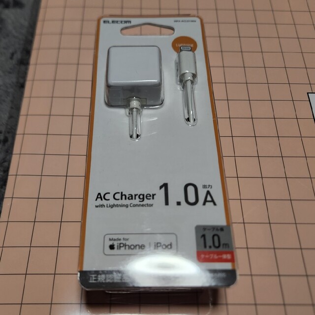 ELECOM(エレコム)のエレコム USB コンセント 充電器 5W Lightningケーブル 1.0m スマホ/家電/カメラのスマートフォン/携帯電話(バッテリー/充電器)の商品写真