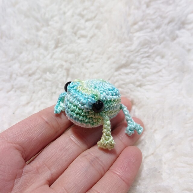 おチビ カエル あみぐるみ ストラップ - あみぐるみ