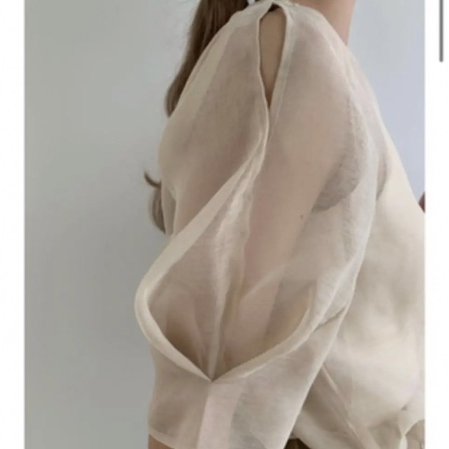 airy open shoulder puff sleeve レディースのトップス(シャツ/ブラウス(半袖/袖なし))の商品写真