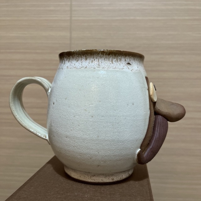 2-tacs(ツータックス)のFunny face mug ホワイト/BROWN by 2-tacs インテリア/住まい/日用品のキッチン/食器(グラス/カップ)の商品写真