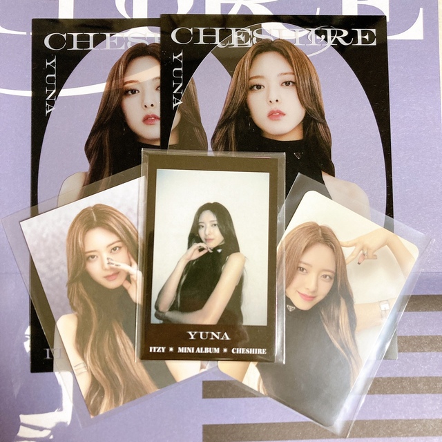 ITZY(イッチ)のITZY YUNA ユナCheshire クリアフォトカード トレカ セット エンタメ/ホビーのCD(K-POP/アジア)の商品写真