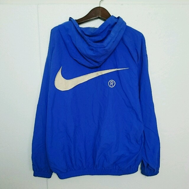 ◆NIKE◆ナイキビッグロゴ入りナイロンパーカー