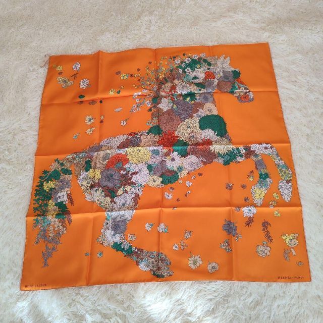 希少新品未使用 HERMES カレ90 (ローブ・レジェール) オレンジ 希少新品未使用 HERMES カレ90 (ローブ・レジェール) オレンジ