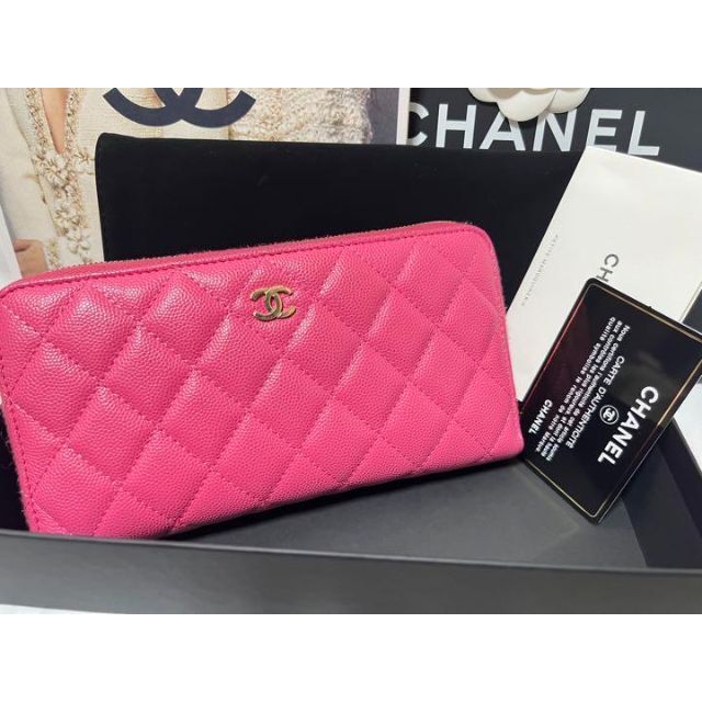 CHANEL(シャネル)の現行モデル CHANEL マトラッセ キャビアスキン ラウンドファスナー 長財布 レディースのファッション小物(財布)の商品写真