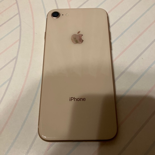 Apple(アップル)のau iphone8  b ピンクゴールド スマホ/家電/カメラのスマートフォン/携帯電話(スマートフォン本体)の商品写真