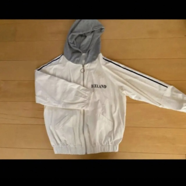 バックロゴ　ジャケット　羽織り　白　フード　デニム　 レディースのジャケット/アウター(Gジャン/デニムジャケット)の商品写真