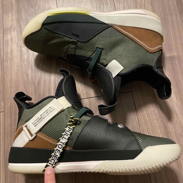 Travis Scott × Nike Air Jordan 33 NRG