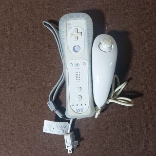 ウィー(Wii)のWiiリモコン ヌンチャクセット 任天堂 ニンテンドー純正 ジャケット付 動作品(家庭用ゲーム機本体)