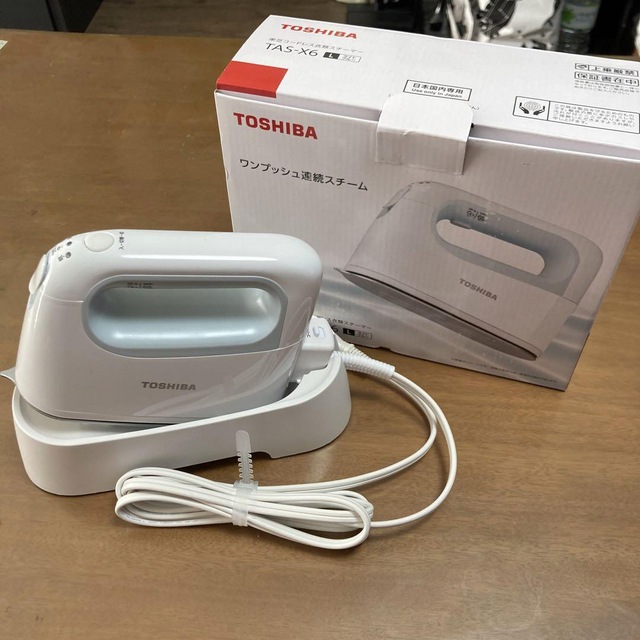 東芝(トウシバ)のTOSHIBA コードレス衣類スチーマー ライトブルー TAS-X6(L) スマホ/家電/カメラの生活家電(アイロン)の商品写真