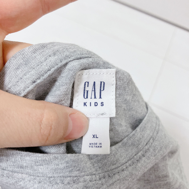 GAP(ギャップ)のGAP トップス 150 女の子 グレー 半袖Tシャツ 春夏 子供服 キッズ/ベビー/マタニティのキッズ服女の子用(90cm~)(Tシャツ/カットソー)の商品写真