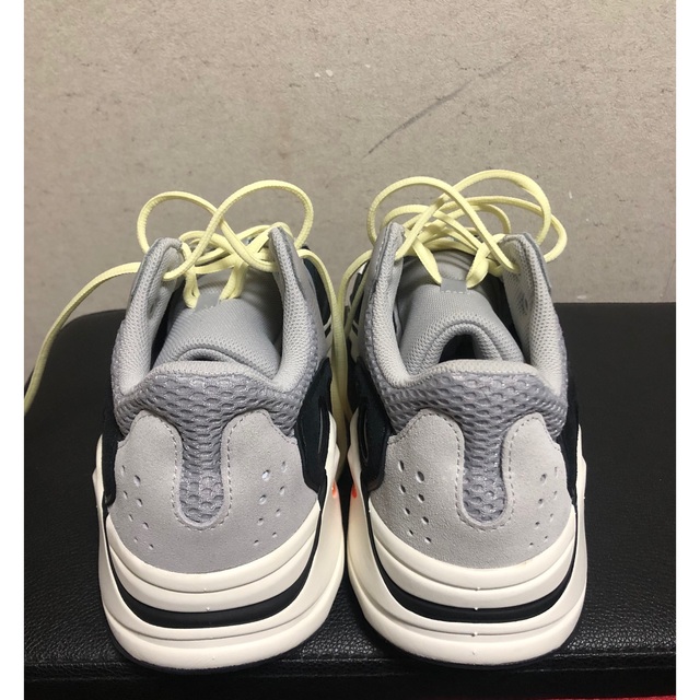 YEEZY（adidas）(イージー)のadidas YEEZY BOOST 700 イージーブースト700 メンズの靴/シューズ(スニーカー)の商品写真