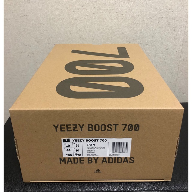 YEEZY（adidas）(イージー)のadidas YEEZY BOOST 700 イージーブースト700 メンズの靴/シューズ(スニーカー)の商品写真