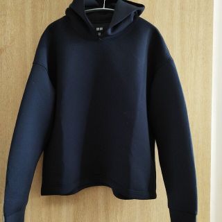 ユニクロ(UNIQLO)のユニクロメンズ黒ストレッチドライプルパーカー(パーカー)