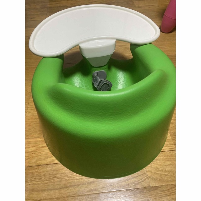 Bumbo(バンボ)のバンボ　Bumboベビーソファ　イス　グリーン　テーブル付き キッズ/ベビー/マタニティの寝具/家具(その他)の商品写真