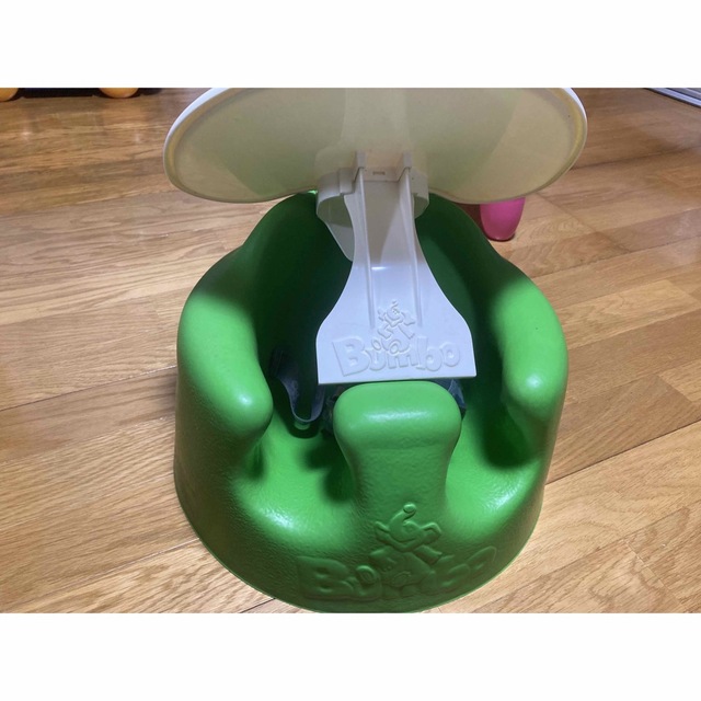 Bumbo(バンボ)のバンボ　Bumboベビーソファ　イス　グリーン　テーブル付き キッズ/ベビー/マタニティの寝具/家具(その他)の商品写真