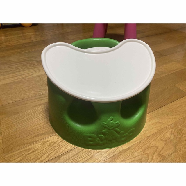 Bumbo(バンボ)のバンボ　Bumboベビーソファ　イス　グリーン　テーブル付き キッズ/ベビー/マタニティの寝具/家具(その他)の商品写真