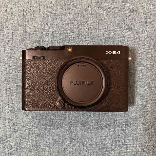 フジフイルム(富士フイルム)のFUJI FILM ミラーレスデジタルカメラ X-E4 BLACK おまけつき(ミラーレス一眼)