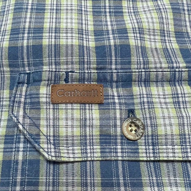 carhartt(カーハート)の【カーハート】レザーロゴフラップダブルポケットレトロワークチェックシャツ　ブルー メンズのトップス(シャツ)の商品写真