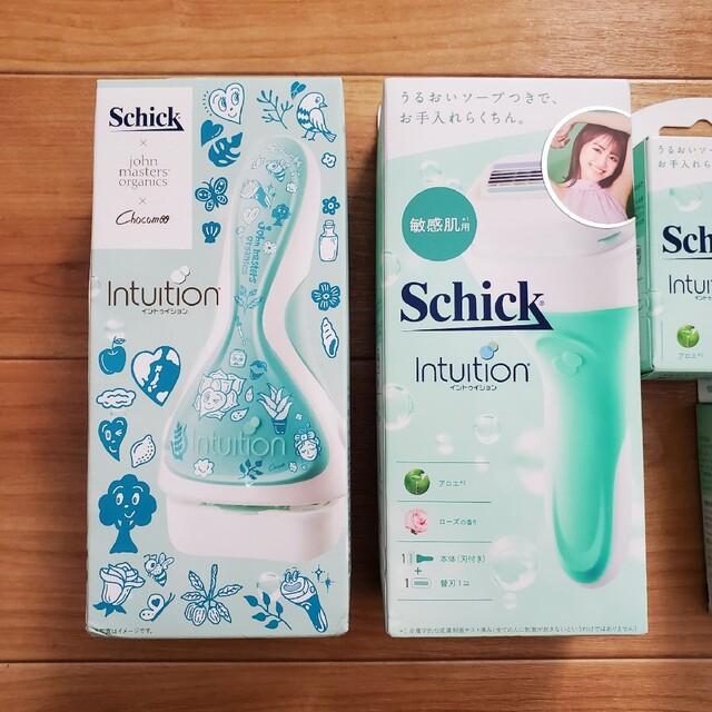 Schick(シック)の【新品】シック　イントゥイション　モイスチャーソープ　徐毛　本体刃付2　替刃9 コスメ/美容のシェービング(シェービングフォーム)の商品写真