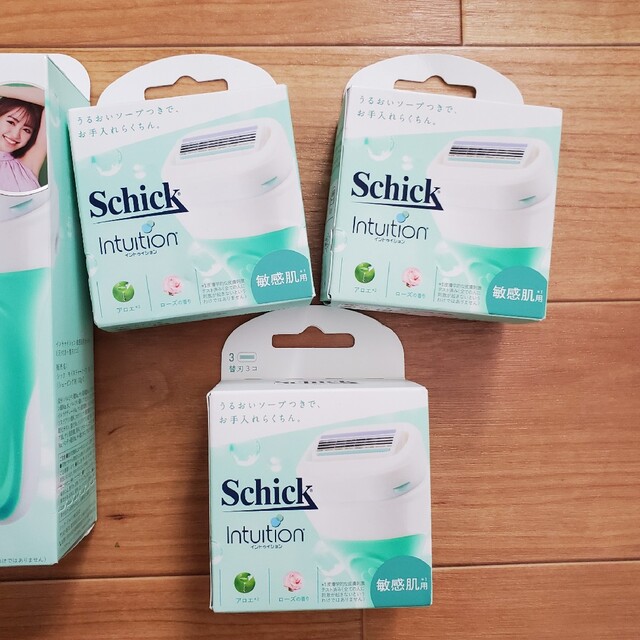 Schick(シック)の【新品】シック　イントゥイション　モイスチャーソープ　徐毛　本体刃付2　替刃9 コスメ/美容のシェービング(シェービングフォーム)の商品写真