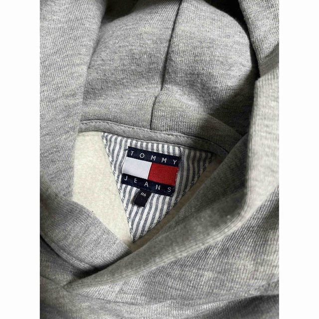 TOMMY HILFIGER(トミーヒルフィガー)のTOMMYFILFIGER キッズ　パーカー　グレー キッズ/ベビー/マタニティのキッズ服男の子用(90cm~)(ジャケット/上着)の商品写真