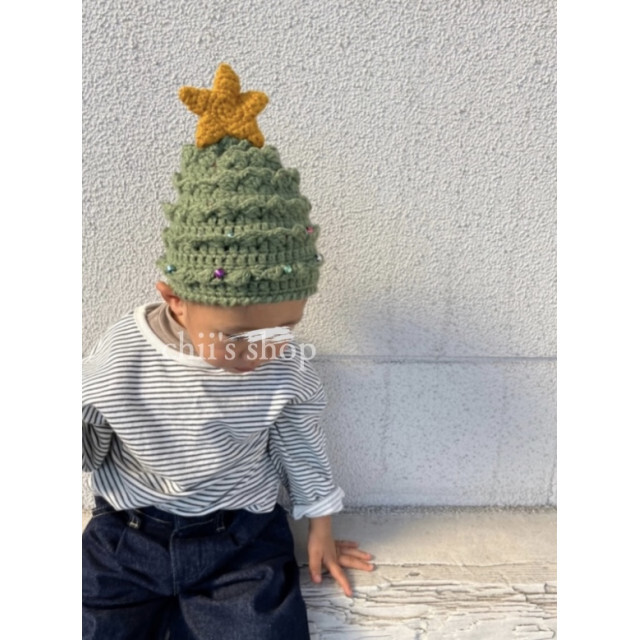 ◆クリスマスツリー ニット帽 星付き 可愛い ベビー キッズ 緑 キラキラ 人気 キッズ/ベビー/マタニティのこども用ファッション小物(帽子)の商品写真