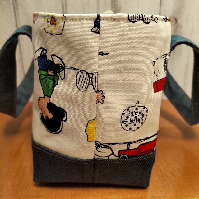 PEANUTS(ピーナッツ)のSNOOPY　小さめ巾着トートバッグ　お弁当袋　ミニバック　ハンドメイド　スヌー ハンドメイドのファッション小物(バッグ)の商品写真