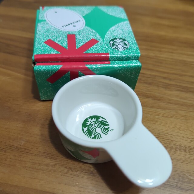 Starbucks Coffee(スターバックスコーヒー)の【新品未使用】スタバ　クリスマスブレンドノベルティ　スクープ　グリーン✕レッド エンタメ/ホビーのコレクション(ノベルティグッズ)の商品写真