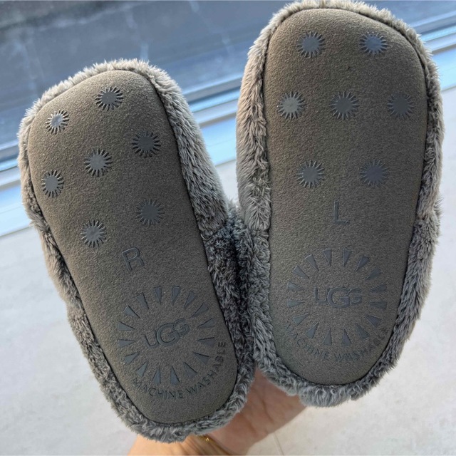 UGG(アグ)の【新品未使用】UGGベビーシューズ(12.5cm) キッズ/ベビー/マタニティのベビー靴/シューズ(~14cm)(スニーカー)の商品写真