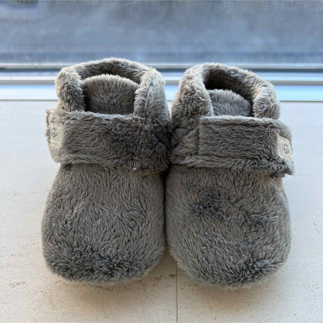 UGG(アグ)の【新品未使用】UGGベビーシューズ(12.5cm) キッズ/ベビー/マタニティのベビー靴/シューズ(~14cm)(スニーカー)の商品写真