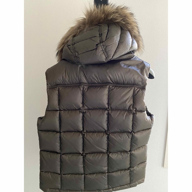 MONCLER(モンクレール)の【美品】モンクレールダウンベスト メンズのジャケット/アウター(ダウンベスト)の商品写真